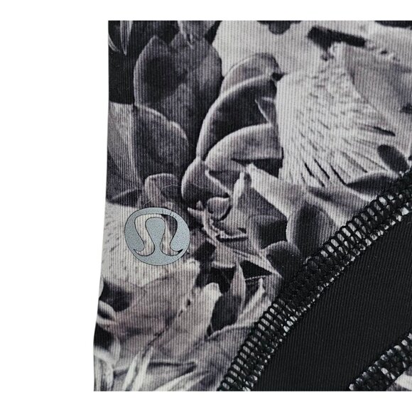 Women's - Lululemon Run: Inspire Crop II All Luxtreme Floral Leggings, Size 2 - Picture 7 of 7